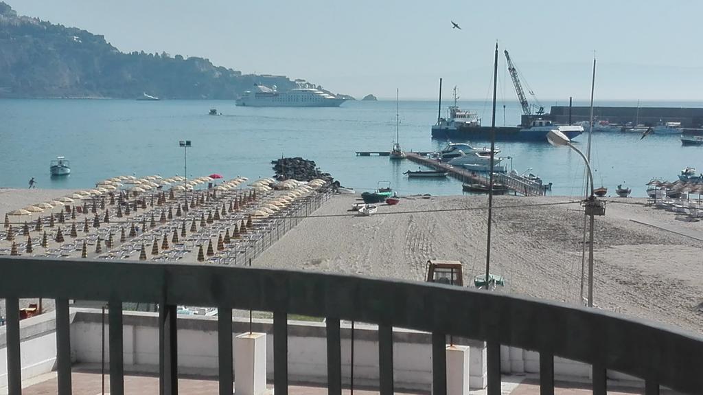 Camera Familiare con Vista Mare